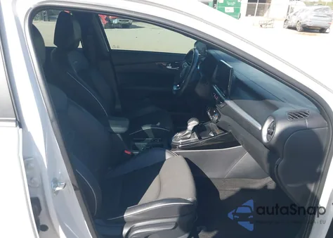 2024 Kia Forte Gt-Line z USA, uszkodzony, nr VIN 3KPF54ADXRE717823